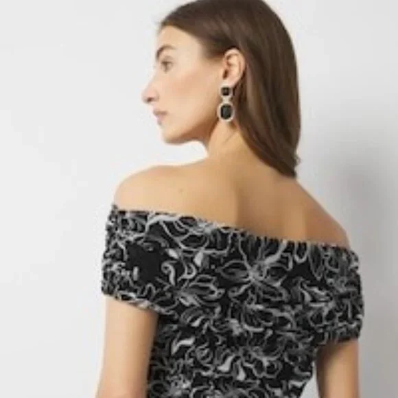 NWT WHBM BLACK and WHITE OFF THE SHOULDER LINED RUCHED TOP SIZE XS - Picture 1 of 6